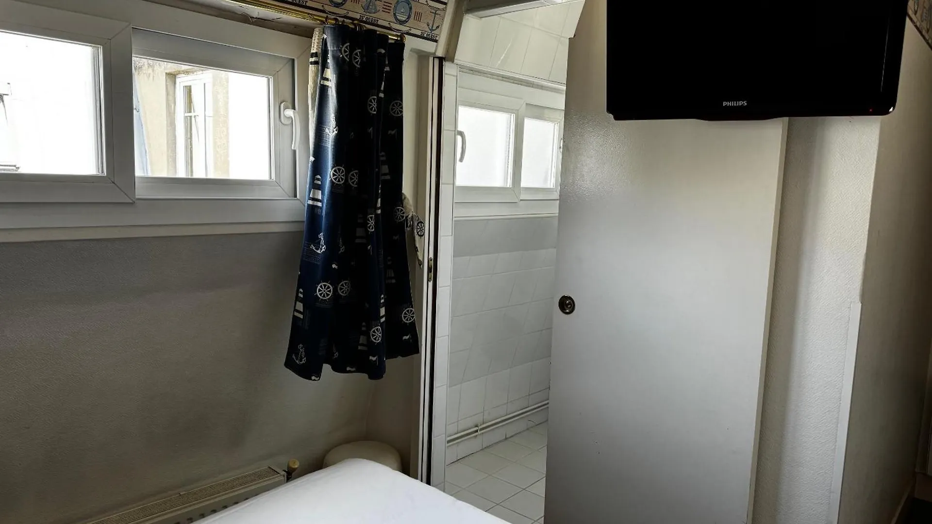 L'Amiral Hotel Paris 3*,